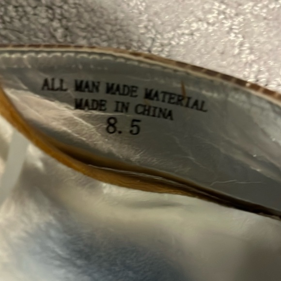 Promiscuous Taupe Heals - Picture 4 of 5